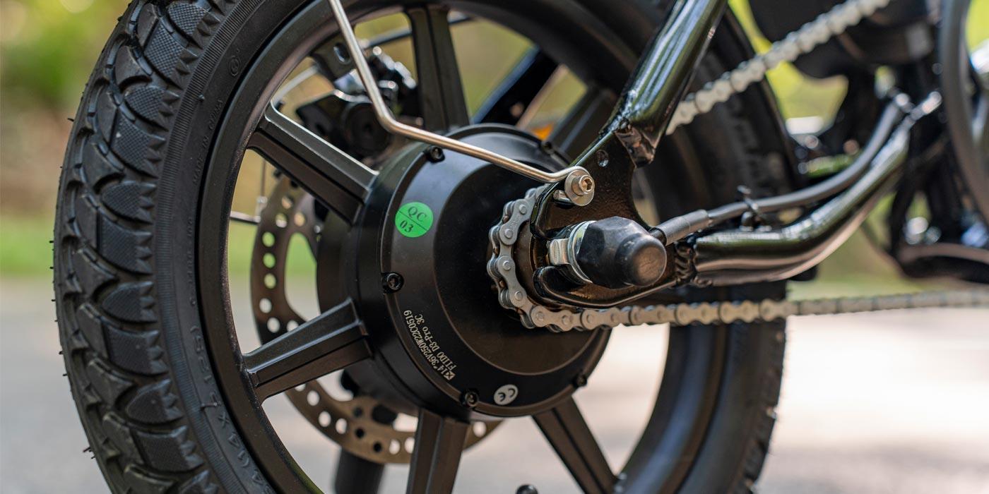 Fiido D3 Pro electric bike rear wheel with motor and chain, side close-up