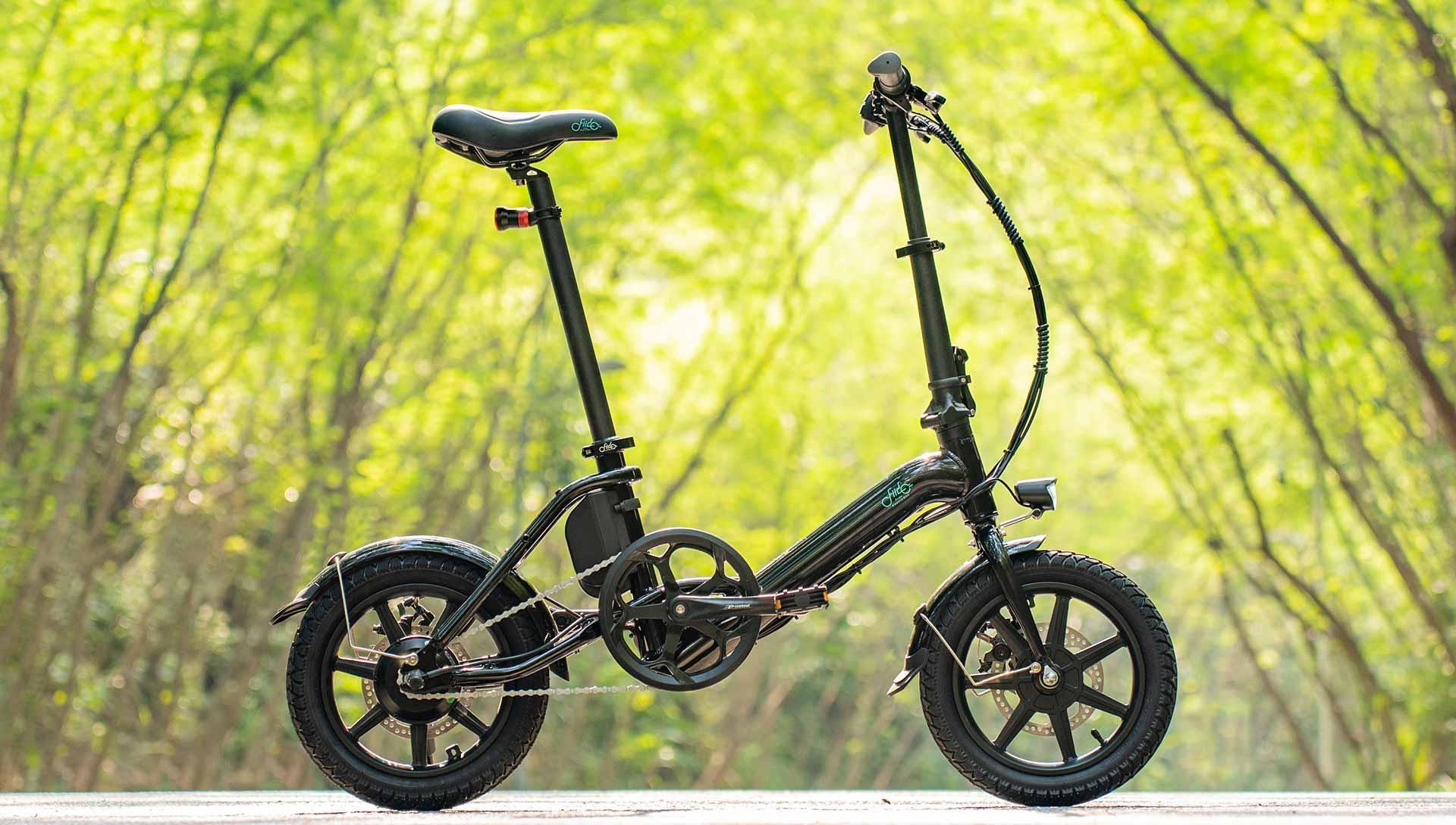 Fiido D3 Pro electric bike black side view outdoors with mudguard and headlight
